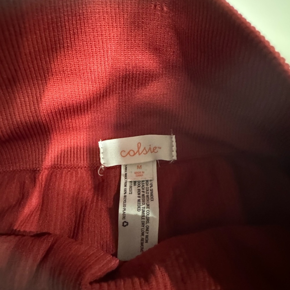 Maroon ribbed booty shorts